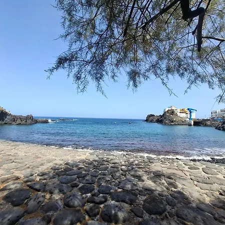 Oceanfront Apartment El Pris