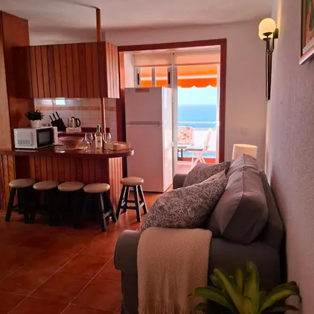 Oceanfront With Large Terrace * El Pris