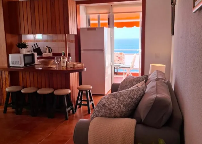 Oceanfront With Terrace * El Pris